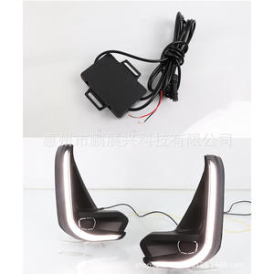 Pengzhanxing Toyota Hilux 2020-2021 – Cache-phares antibrouillard avant en ABS noir avec feux de jour LED – Gauche et Droite - Product Image 2