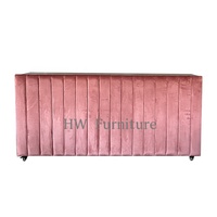 Meubles en bois de style Heywood, table de bar en bois massif avec housse en velours rose pour les événements de mariage