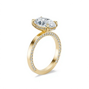 Anillo de compromiso de oro amarillo de 4.5 quilates con diamante cultivado en laboratorio, engaste de púas móviles y pavé oculto en el hombro. - Product Image 3