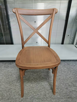Chaise empilable en résine plastique imitation bois à dossier croisé pour événements, banquets, hôtels et mariages - Vente en gros