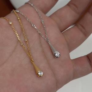 Collar con Colgante de Plata de Ley S925 para Mujer, Estilo Ligero y Lujoso, Sensación de Alta Gama, con Letras Adornadas con Diamantes, Pequeño Candado Dorado con Llave - Product Image 1