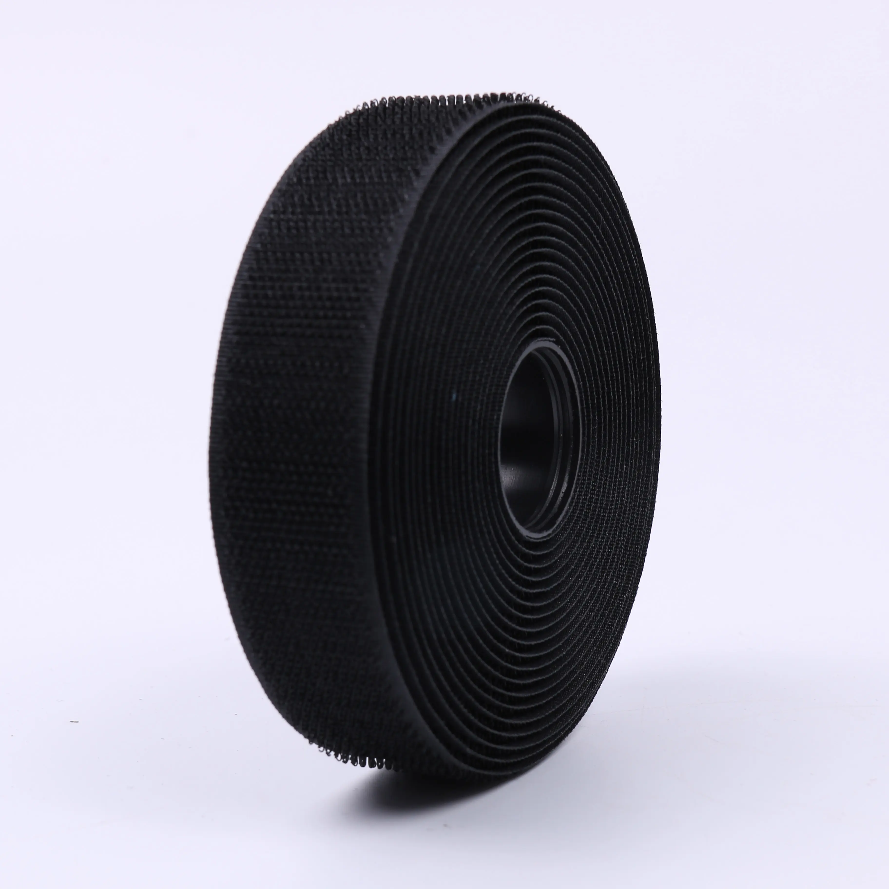 Черный 100% нейлоновый литой тонкий пластиковый высококачественный кабельный зажим и петля