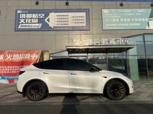 تيسلا موديل واي 2022 بدفع خلفي، تسارع 5.9 ثانية، مع نظام القيادة الذاتية AMD، مساحة تحميل كبيرة، عداد كيلومترات منخفض وقيمة رائعة - Product Image 3