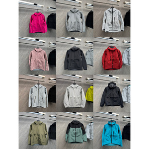 เสื้อแจ็คเก็ตกลางแจ้งยี่เจียว รุ่น Unisex กันลม กันน้ำ แบบ Hard Shell สามในหนึ่ง พร้อมตะเข็บเย็บแบบปิดผนึกอย่างสมบูรณ์ สำหรับการเดินป่าและตั้งแคมป์ - Product Image 1