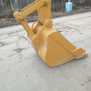Excavatrice CAT312D d'occasion, bonne qualité, faible nombre d'heures de travail, 12 tonnes, avec godet de 0,6 m³ de capacité, modèle CAT312D sur chenilles. - Product Image 3