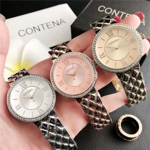 Montre pour femme en or avec strass, cadran à chiffres romains, bracelet matelassé, montre-bracelet de luxe tendance - Product Image 6