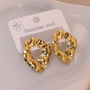 ต่างหูสแตนเลสสตีลชุบทอง 18K กันน้ำสำหรับผู้หญิง ดีไซน์เรียบหรู รูปทรงเรขาคณิต ทันสมัย - Product Image 6