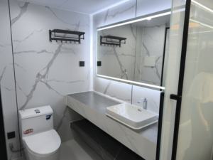 Eğlence su alanı kapsülleri için lüks prefabrik yüzer çelik Houseboat yüksek kalite fabrika doğrudan satış - Product Image 2