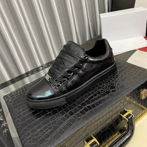 Baskets de luxe de créateur tendance pour hommes, chaussures de sport basses, de conduite et décontractées pour affaires, en cuir plissé noir, blanc, rouge, style classique - Product Image 6