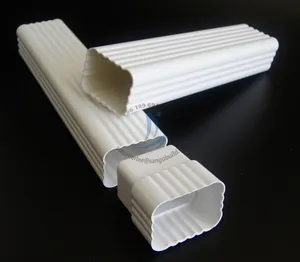 전통적인 비닐 Downspout 커넥터 연결 두 downspouts 함께 한 포인트 개골창 체계 있도록 적절한 dra