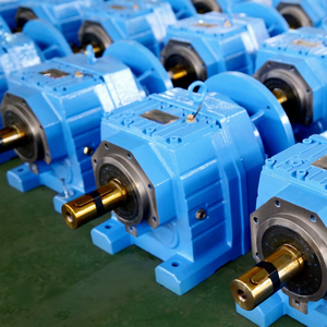 Motorreductor Helicoidal Serie R al por Mayor, Unidad de Accionamiento de Hierro Fundido de Alta Eficiencia con Soporte ODM para Aplicaciones de Transportadores - Product Image 1