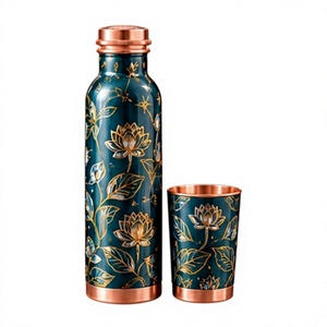 Botella de Agua de Cobre Hecha a Mano con Taza y Tapa, Diseño Floral Verde Azulado, Juego de Bebidas Portátil y Ecológico para Viajes - Product Image 1