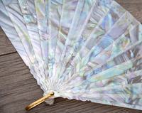 Éventail pliant de style européen fait main en nacre, cadeau de mariage de luxe, accessoire de spectacle, éventail pliable en coquillage naturel