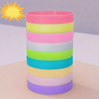 Bracelet en silicone lumineux dans le noir, bijou coloré, étanche, avec incrustation décorative, pour course nocturne en extérieur, bracelet promotionnel