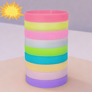 Pulsera de Silicona Brillante en la Oscuridad, Colorida, Impermeable, con Incrustaciones Decorativas, para Correr de Noche al Aire Libre, Pulseras Promocionales de Moda - Product Image 1