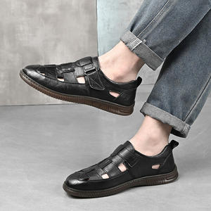 Nouvelles sandales d'été 2026 en cuir pour hommes, semelle souple, ajourées, respirantes, avec trous, semelle en caoutchouc, livraison directe, chaussons pour hommes - Product Image 4