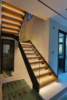 Escalier en acier au design moderne, escalier intérieur avec main courante