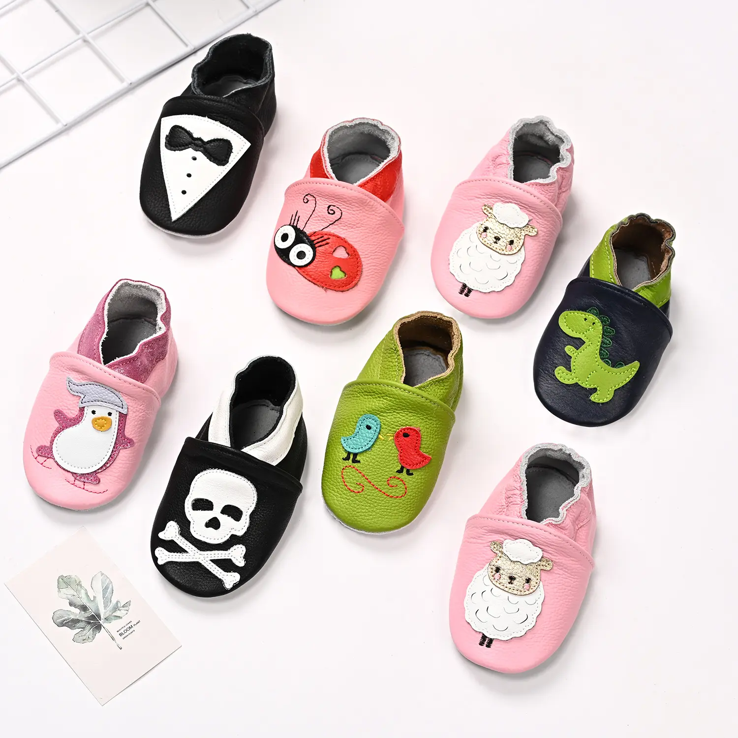 أحذية أطفال جلد أصلية مخصصة للبيع بالجملة أحذية مشي للأطفال الرضع والصغار أحذية ناعمة للركض لأول مرة لحديثي الولادة