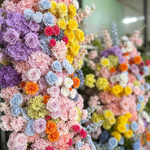 Par de Columnas de Flores Artificiales con Degradado Arcoíris Pastel y Diseño Floral Mixto para Fondo de Bienvenida de Boda - Product Image 2