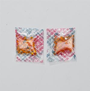 ซิลิกาเจลเปลี่ยนสีสีส้ม <span class=keywords><strong>Cem</strong></span> สำหรับติดตราสัญลักษณ์อนิเมะ  พร้อมเม็ดดูดความชื้นแบบเหนียว  วัสดุกันความชื้น OPP  สารดูดความชื้น 50%-80% - Product Image 2