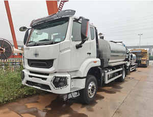 Camión Distribuidor <span class=keywords><strong>de</strong></span> Asfalto XLS905A con Control <span class=keywords><strong>de</strong></span> Velocidad y Alineación por Computadora, Volumen <span class=keywords><strong>de</strong></span> 9 CBM, para Mantenimiento <span class=keywords><strong>de</strong></span> Carreteras - Product Image 3