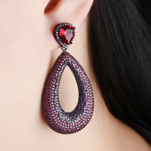 BD-E1364 Chic Boucles <span class=keywords><strong>d</strong></span>'oreilles pendantes longues et larges de luxe pour femmes, serties de pierres en zircone cubique rose chaud et violet, pour les fêtes et les mariages - Product Image 1