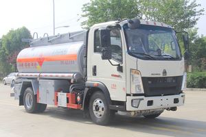 Flow Rate of 1200 Liters Per Minute Oil Tanker Truck 6t Flammable Liquid Transportation Vehicle Oil Tanker Refueling Truck - Product Image 2