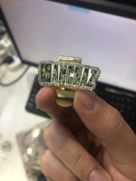 Clips de chapeau en alliage de zinc plaqué or personnalisés d'usine d'origine avec logo imprimé à l'écran, épingles de chapeau en métal personnalisées
