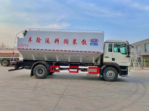 Camion électrique de transport d'aliments pour animaux de 22 mètres cubes avec décharge par vis sans fin pour le transport d'aliments pour porcs et la livraison d'aliments pour volailles en élevage - Product Image 3