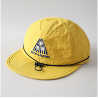 Gorra de béisbol vintage de ala ancha con visera curva para protección solar al aire libre, ideal para grandes circunferencias de cabeza, personalizable en pequeños lotes OEM.