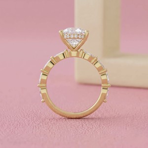 Bague de fiançailles solitaire vintage avec diamant taille poire et bande de diamants taille marquise pour bijoux de mariée classiques et luxueux - Product Image 4