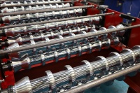 Nouvelle machine de formage à froid pour tôles de fer métalliques à longue portée pour toiture en Chine