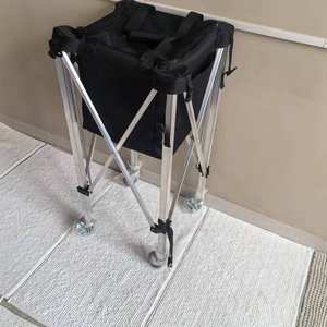 도매 맞춤형 경량 알루미늄 합금 휴대용 접이식 피클볼 카트, 바퀴 달린 피클볼 공 카트 - Product Image 3