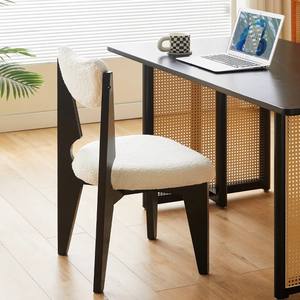 Chaise de salle à manger en bois massif de style nordique avec revêtement en laine d'agneau pour chambre, bureau, salon - Product Image 2