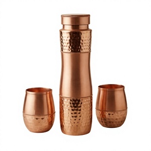 Bouteille d'eau en cuivre, deux tasses, finition martelée, grande capacité, ensemble de vaisselle de voyage portable avec couvercles, style vintage, motif floral - Product Image 1