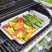 Plancha de barbecue en acier inoxydable durable pour une cuisson uniforme des légumes, des fruits de mer et de la viande sur les grils à gaz et au charbon de bois