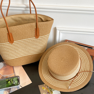 Набор из двух предметов: вместительная полосатая сумка-тоут для путешествий и стильная соломенная шляпа с козырьком от солнца для пляжа и лета - Product Image 2