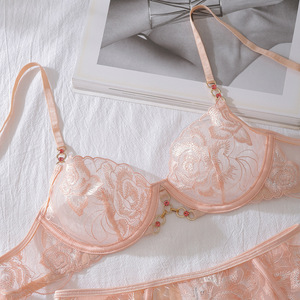 Ensemble de lingerie quatre pièces transparente brodée de fleurs, couleur champagne, avec armatures – Vente en gros - Product Image 5