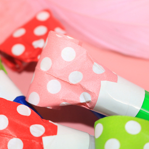 100 Piezas de Silbatos de Papel Dorado, Divertidos Accesorios para Hacer Ruido, Juguetes para Fiestas de <span class=keywords><strong>Año</strong></span> <span class=keywords><strong>Nuevo</strong></span> y San Valentín para Niños - Product Image 3