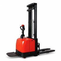 Gerbeur électrique à conducteur marchant de 2 tonnes à haute efficacité. Variateur de fréquence AC puissant. Conception ergonomique pour la logistique d'entrepôt moderne.