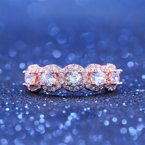 Anello Elegante da Donna per Fidanzamento, Gioiello Regolabile in Lega di Rame con Accenti Scintillanti, Stile Moderno e Minimalista - Product Image 6