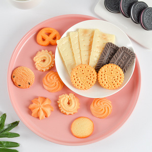Modèle de jouet alimentaire en PVC simulant des biscuits Oreo fourrés à la soda, accessoires et jouets DIY pour maison de poupée - Product Image 2