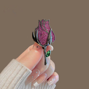 Broche de Aleación de Lujo Ligero con Diamantes de Imitación en Forma de Rosa Negra para Mujer, Joyería Versátil para el Uso Diario, Flor para el Pecho - Product Image 3