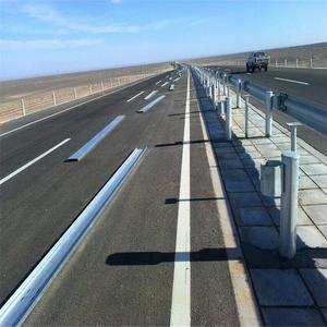 تصميم مباشر من المصنع لحواجز حماية متنوعة، بما في ذلك حواجز الطرق السريعة، وحواجز الطرق السريعة السريعة، وأسوار الملاعب، وغيرها. - Product Image 2