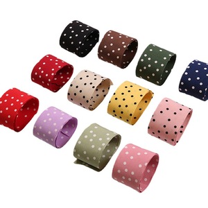 Cinta <span class=keywords><strong>de</strong></span> Poliéster con Estampado <span class=keywords><strong>de</strong></span> Puntos <span class=keywords><strong>de</strong></span> Doble Cara, 1 1/2 Pulgadas, 100 Yardas, para Decoración <span class=keywords><strong>de</strong></span> Horquillas y Textiles - Product Image 1