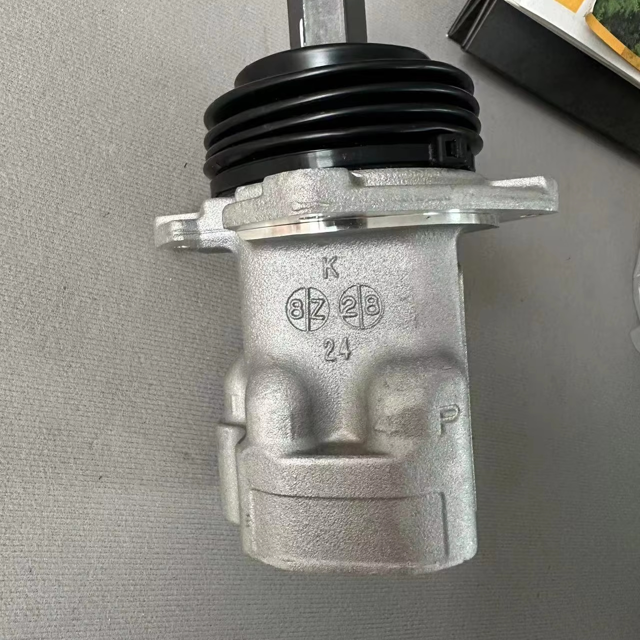 Запасная часть экскаватора 3073993 307-3993 джойстика экскаватора E352F E336F MH3295 E390F E324F E336D2 E336D2L джойстик пилотный клапан