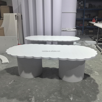 Maßgefertigter Moderner Partytisch Weißer PVC-Acryl Ovaler Esstisch für Kinder zur Hochzeits- und Partydekoration
