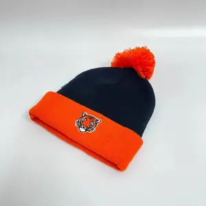 Grosir Beanie kustom/100% akrilik Anda sendiri Logo bordir mode topi Beanie rajut topi musim dingin kustom dengan Pom Pom