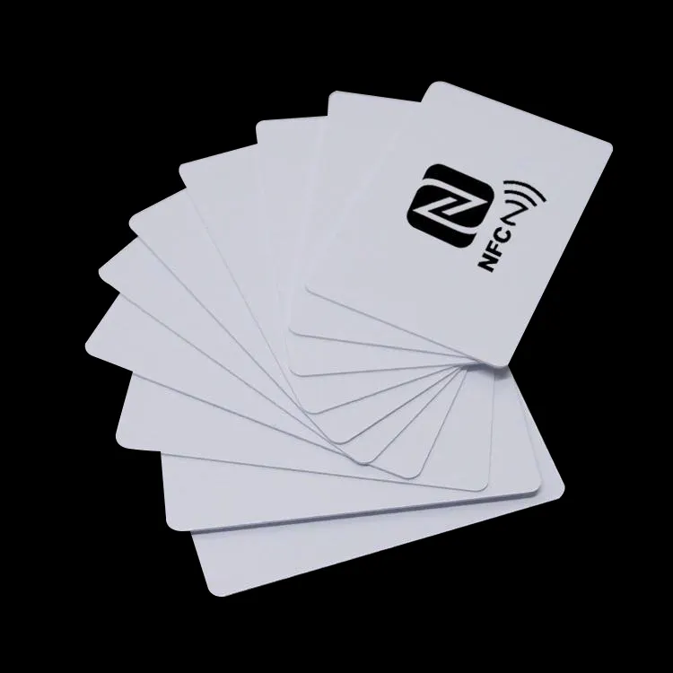 Stampa personalizzata 13.56MHZ NFC Blank Card RFID Ntag213 215 216 Business Hotel Key Card NFC White Smart riscrivibile carta d'identità in PVC