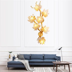 Applique murale moderne feuille d'érable dorée avec corps en cristal LED et branche de cuivre Nouveau design pour fond de chevet de salon - Product Image 3